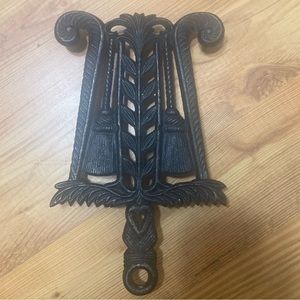 Vintage Virginia Metalcrafters cast iron trivet hanging grain and tassels